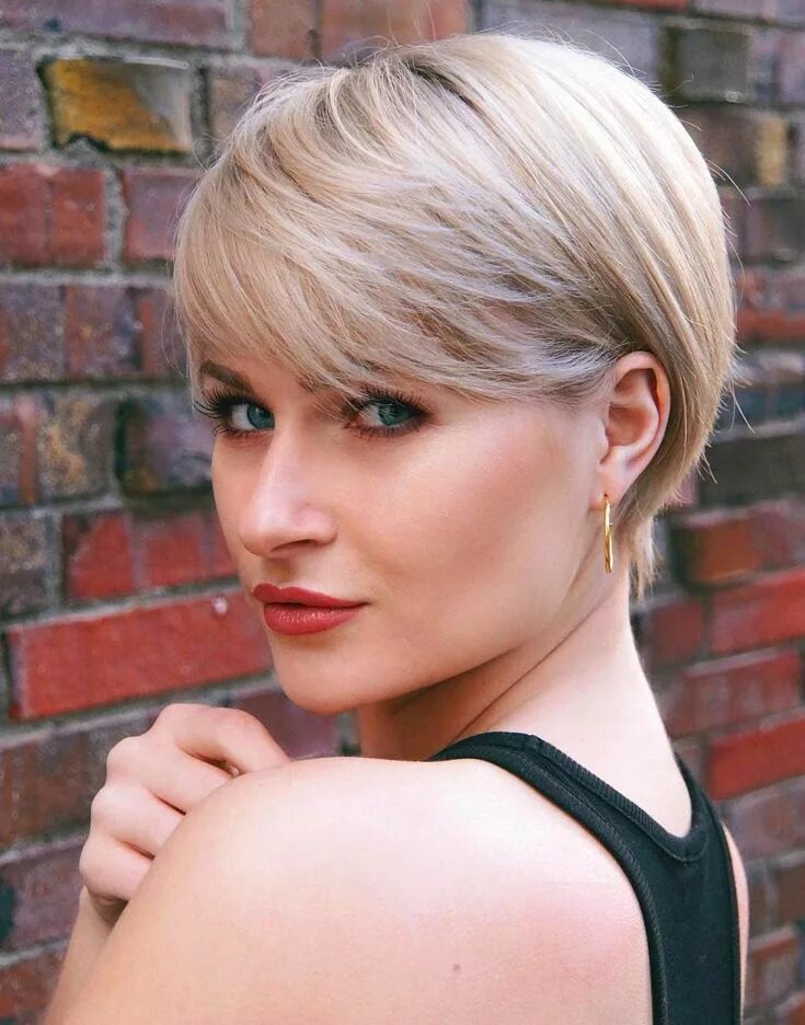 Прически короткие женские редкие волосы 80 Trendy Short Pixie Hairstyles For Women Short hair styles for round faces, Sh