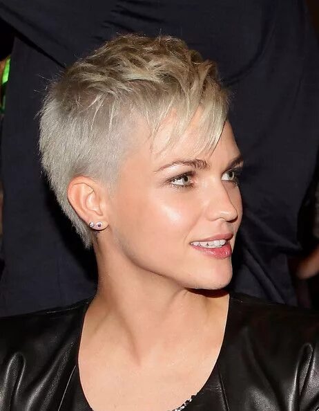 Прически короткие женские редкие волосы Ruby Rose Pixie Super short hair, Edgy short haircuts, Short hair styles pixie