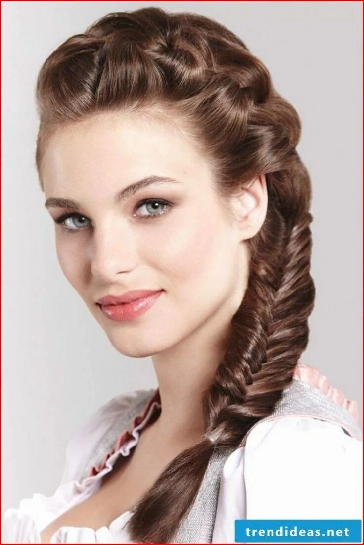 Прически коса фото средний HOW TO HERRINGBONE PLAIT FOR THE OKTOBERFEST Hair styles, Braided hairstyles, Ha