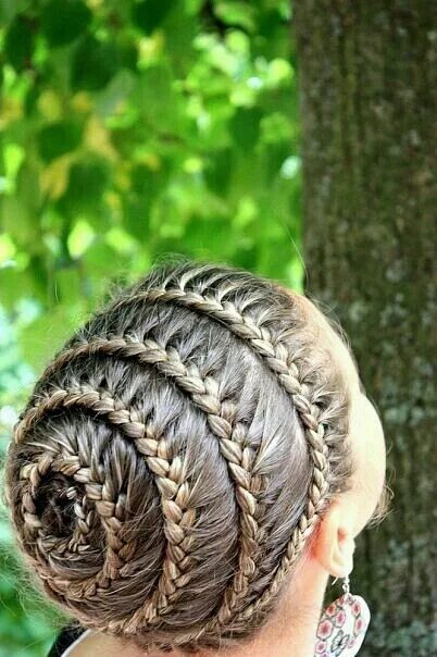 Прически косичками для женщин School hairstyle Spiral braid, Hair styles, Hair designs