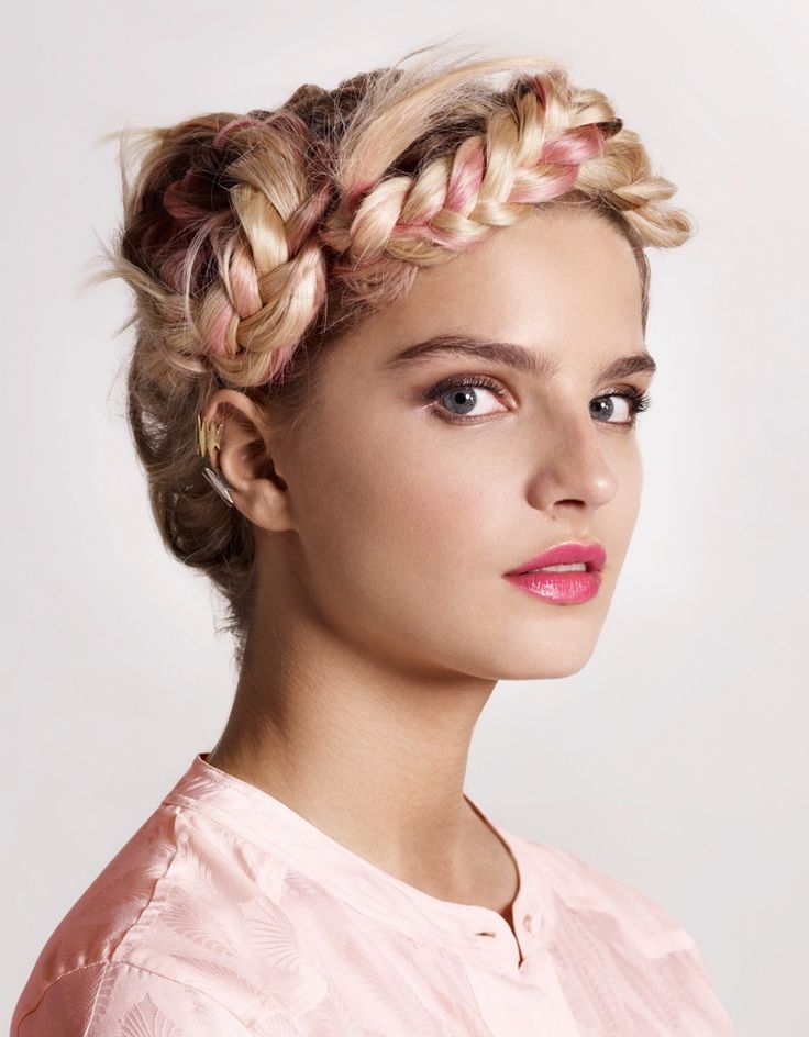 Прически лета 2015 A crown braid is a great option for the spring races if you're not planning on w