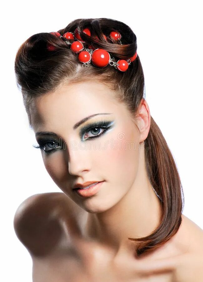 Прически макияж фото Creativity hairstyle and fashion make-up. Portrait of a cute young woman with cr