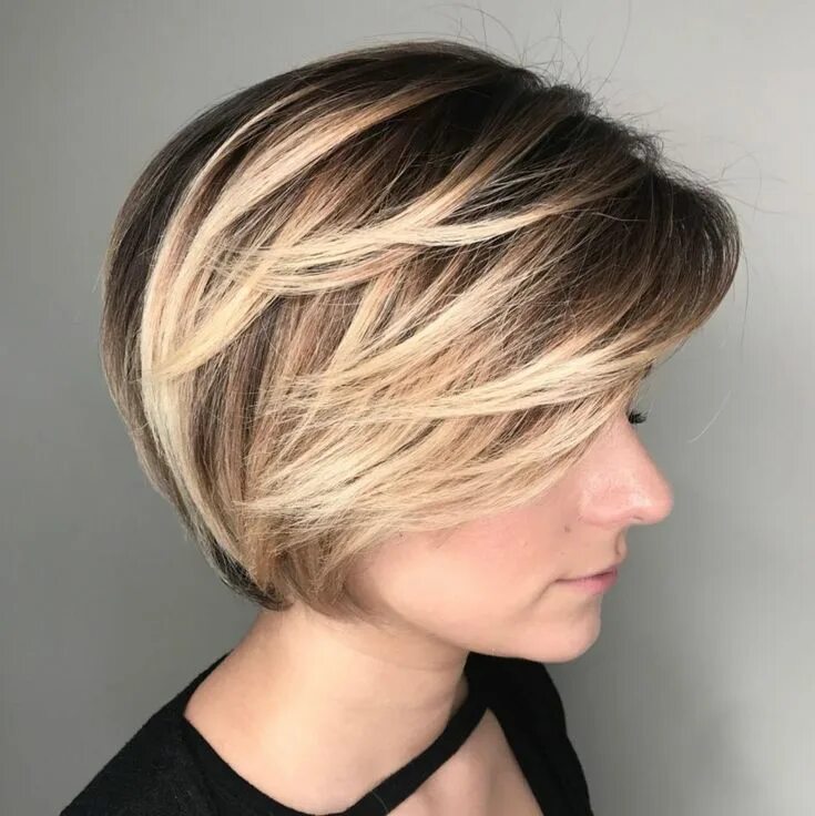 Прически мелирование на короткие волосы фото Short Bob with Angled Layers Angled bob hairstyles, Short bob hairstyles, Stacke