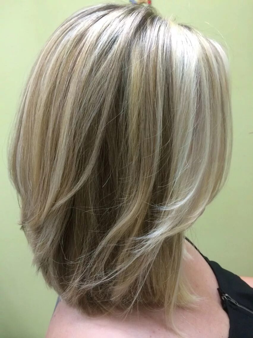 Прически мелирование на среднюю длину Three shades of blonde. Shoulder length layered bob Long hair styles, Long layer