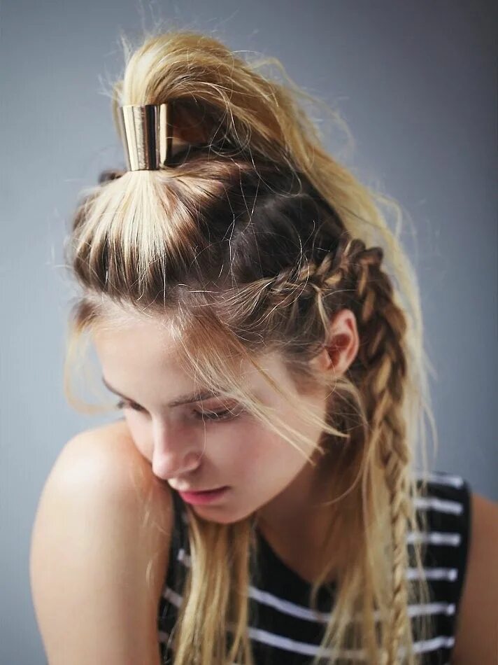 Прически молодежного стиля #braid #hairstyles Headband hairstyles, Short hair updo, Hair