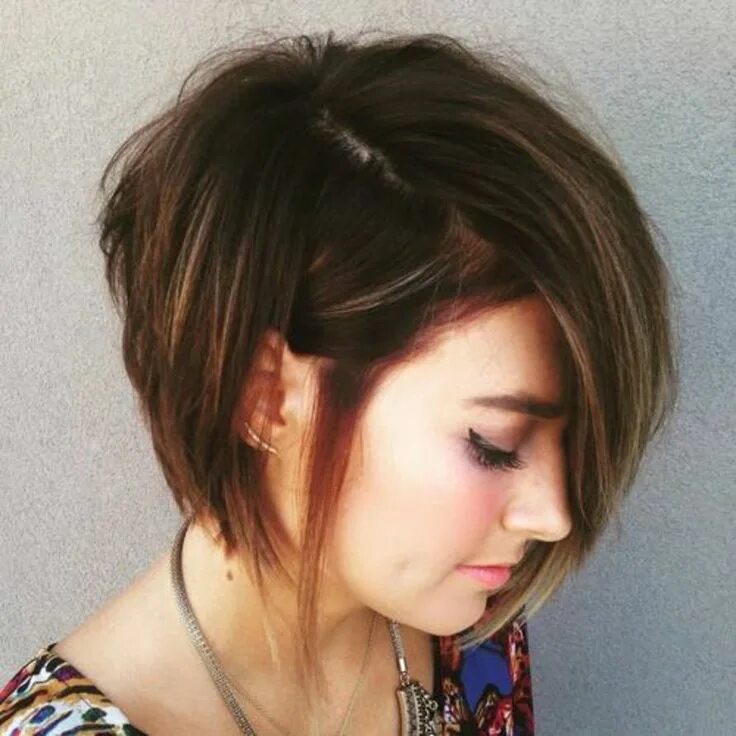 Прически молодежные женские на средние 70 Cute and Easy-To-Style Short Layered Hairstyles for 2024 Choppy bob hairstyle