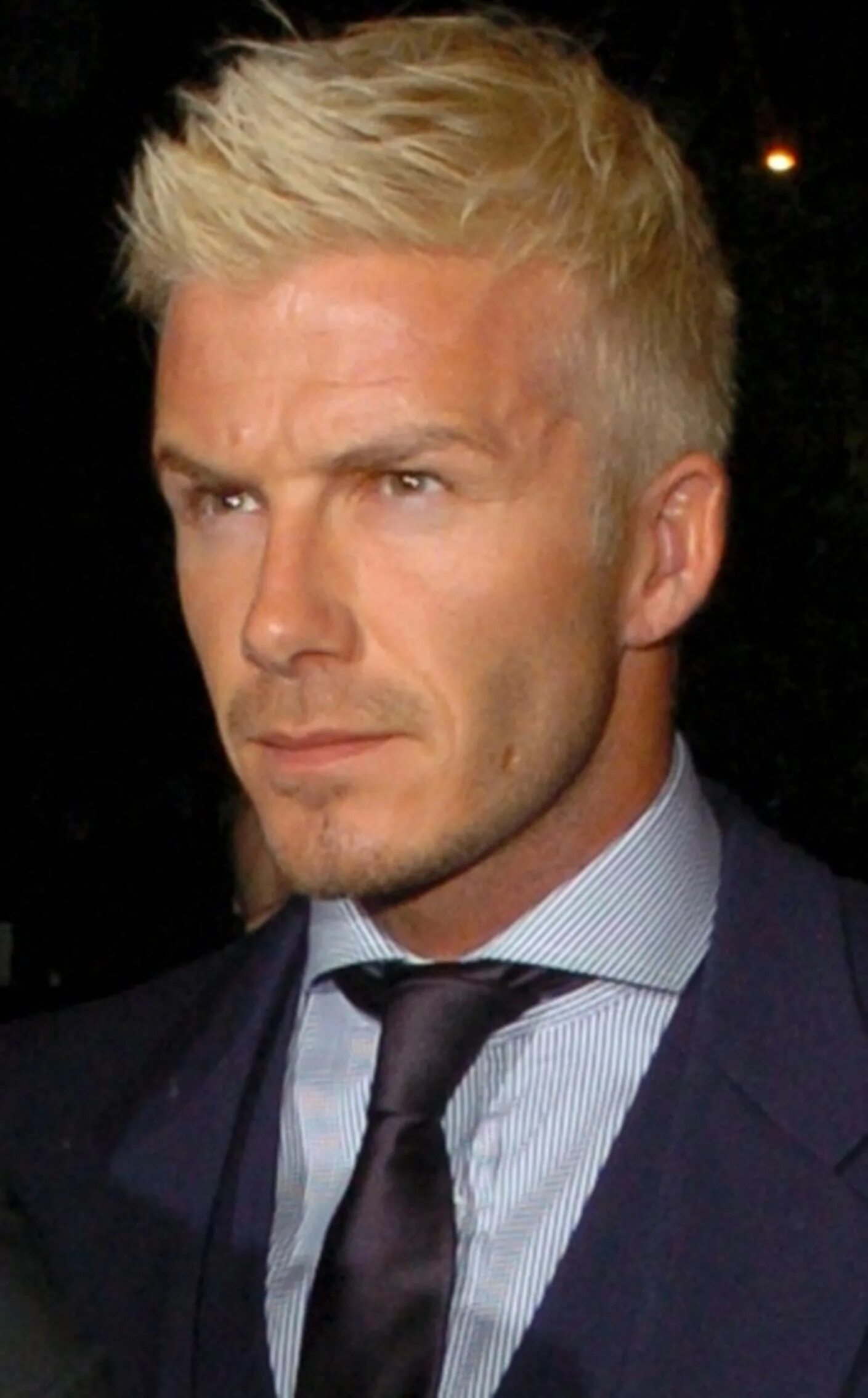 Прически мужские короткие светлые волосы David Beckham Bleached hair men, David beckham hairstyle, Blonde guys