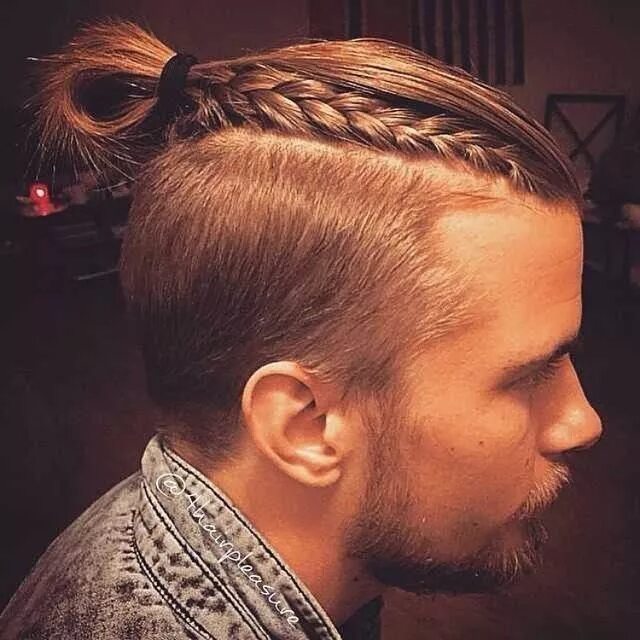 Прически мужские косички сзади Top Knot o moño alto en hombres Trenzas para hombre, Trenzas hombre, Peinados co