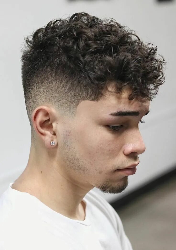 Прически мужские модные кудрявые волосы 100 Modern Men’s Hairstyles for Curly Hair Men haircut curly hair, Boys haircuts