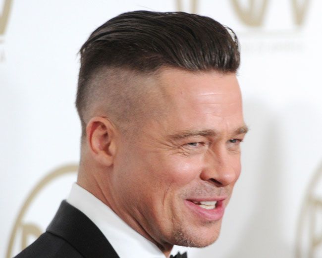 Прически мужские с залысинами по бокам Brad Pitt verrast met nieuwe look Jongenskapsel, Brad pitt, Geschoren kapsels