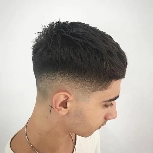 Прически мужские снизу коротко сверху длинно Textured Crew Cut with Tapered and Faded Sides on Dark Hair - The Latest Hairsty