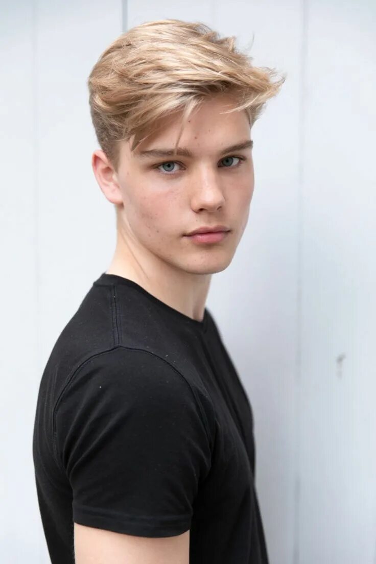 Прически мужские средние подростковые Oscar Wadsager Blonde hair boy, Boys haircuts, Boy hairstyles