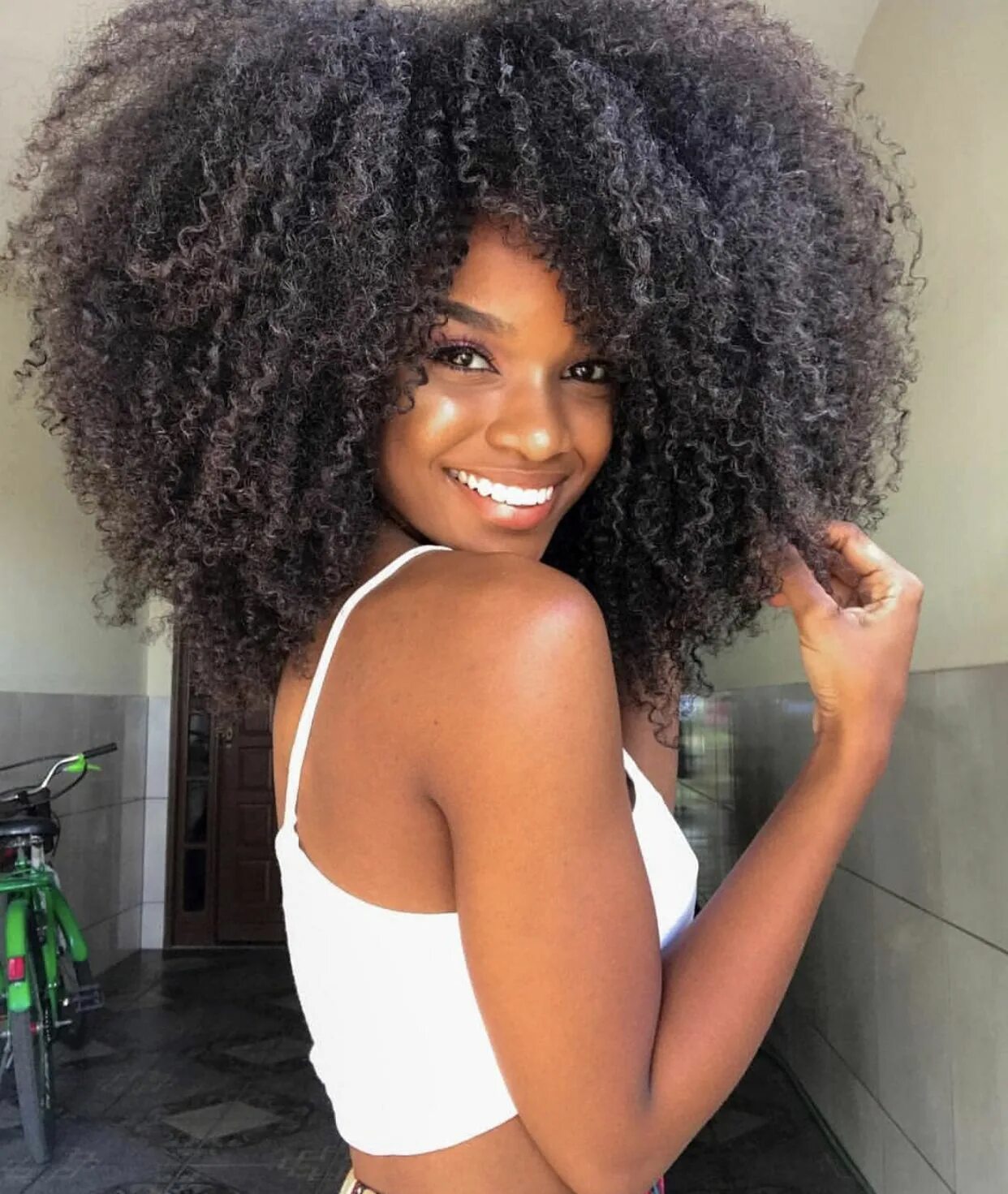 Прически на афро волосы ❥ Pinterest: Curlylicious Afro textured hair, Curly hair styles, Textured hair