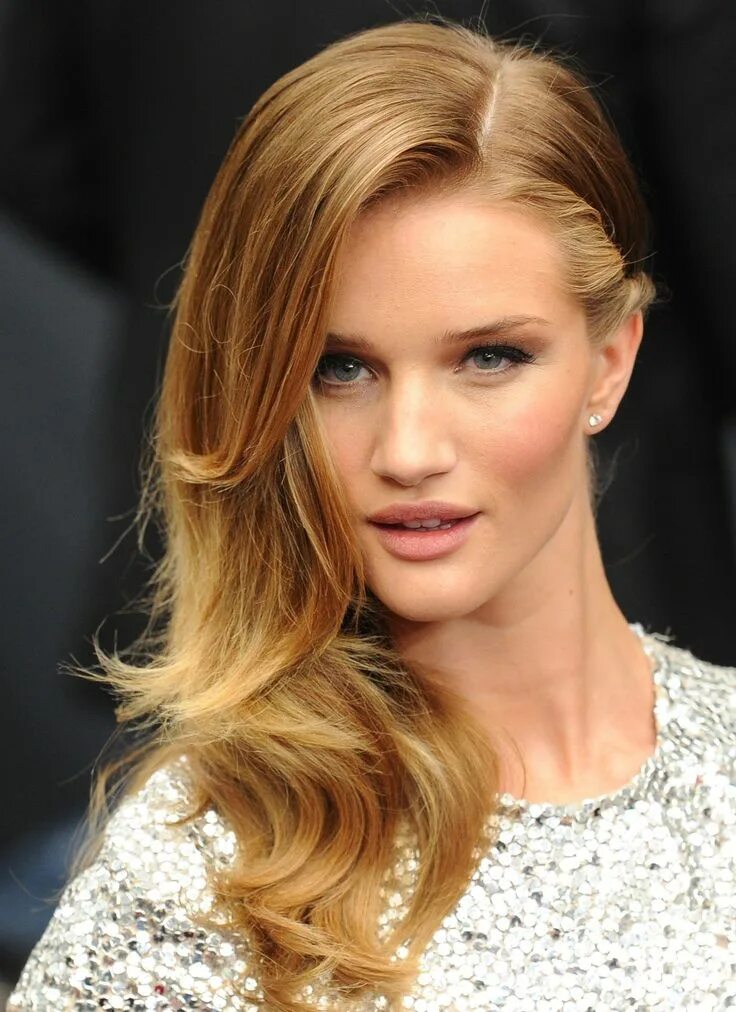 Прически на бок женские на среднюю Rosie Huntington-Whitely Evening hairstyles, Long hair styles, Hair lengths