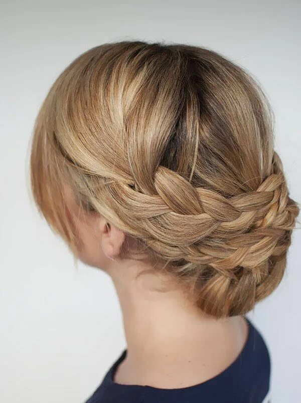 Прически на день учителя на средние волосы Pin by Hayley Hartnett on hairstyles Braided hairstyles for wedding, Hair updos,