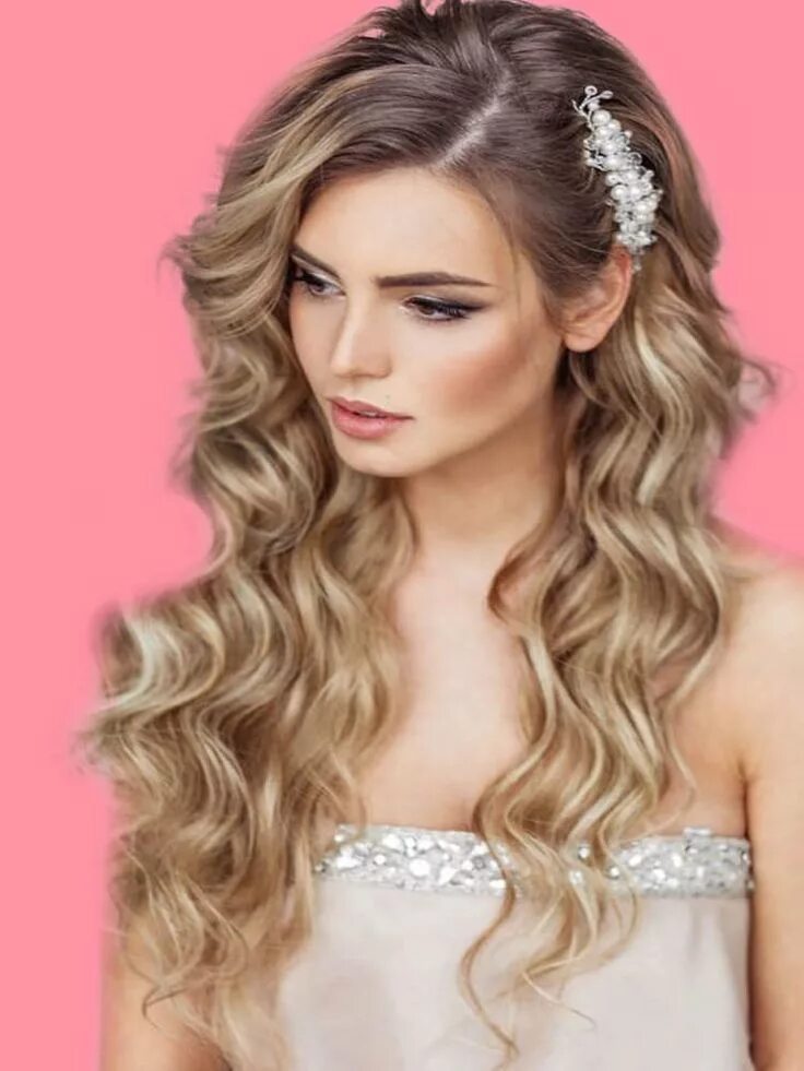 Прически на длинные распущенные локоны 23 + Stunning Wedding Makeups and Hairstyles for Bride to try Brud smink, Brud, 