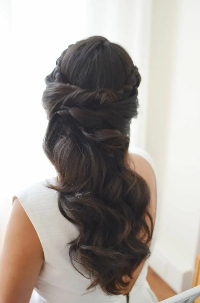 Прически на длинные темные волосы Image result for brunette wedding hair accessories Wedding hair brunette, Bridal