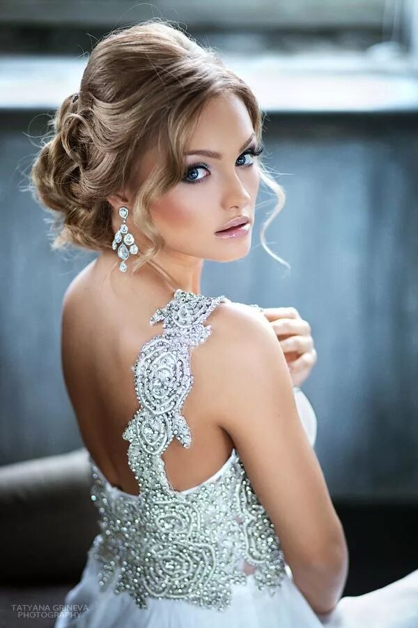 Прически на длинные волосы к платью Effortlessly Chic Wedding Hairstyle Inspiration - MODwedding Elegant wedding hai