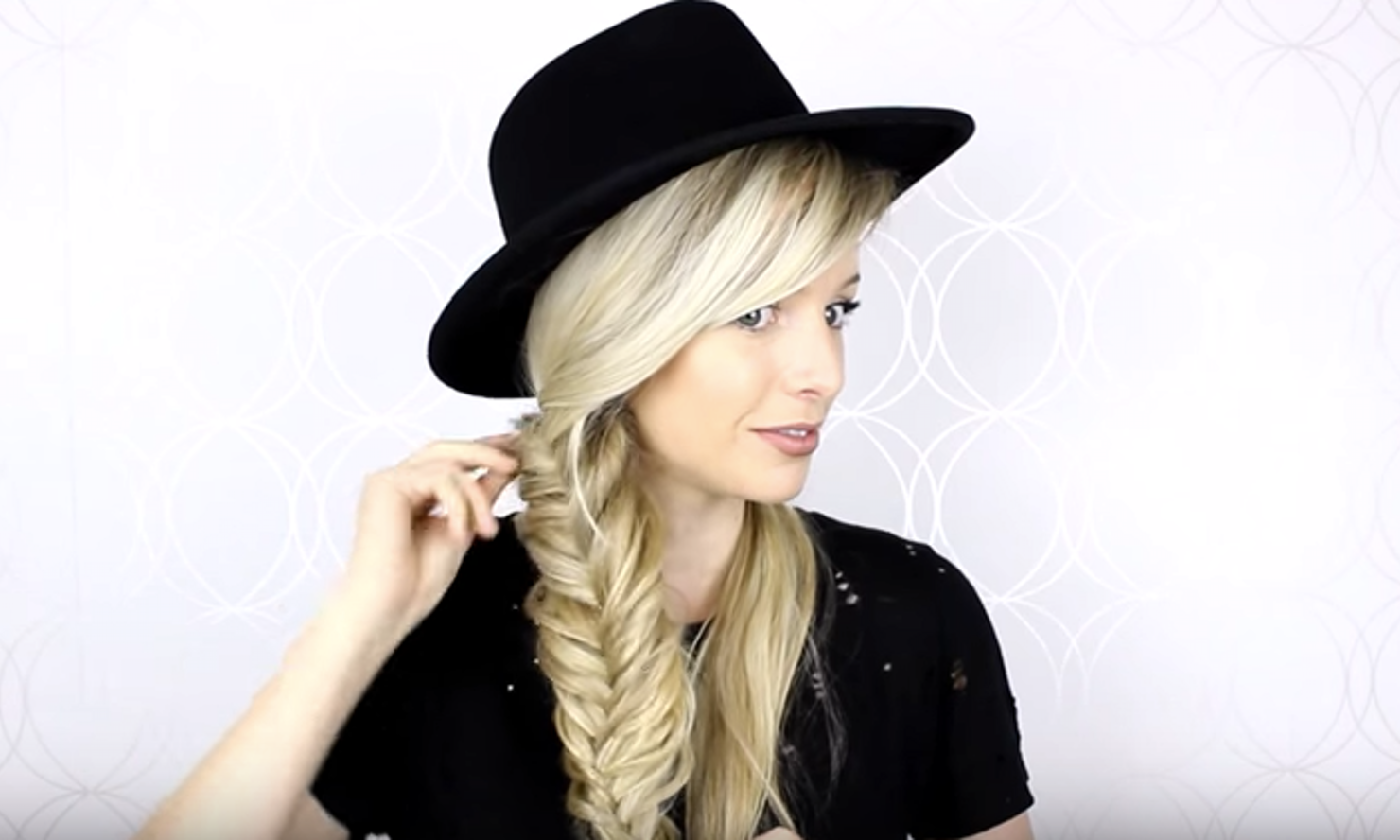 Прически на длинные волосы под шапку 9 Hairstyles That Look Great Under A Winter Hat Hair styles, Winter hairstyles, 