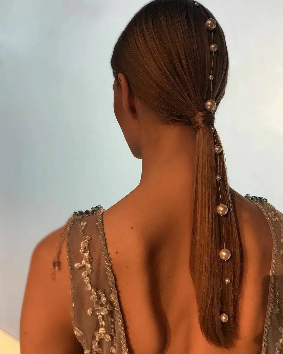 Прически на длинные волосы со стразами ghd Australia and New Zealand on Instagram: "Perfect embellishments on a sleek l