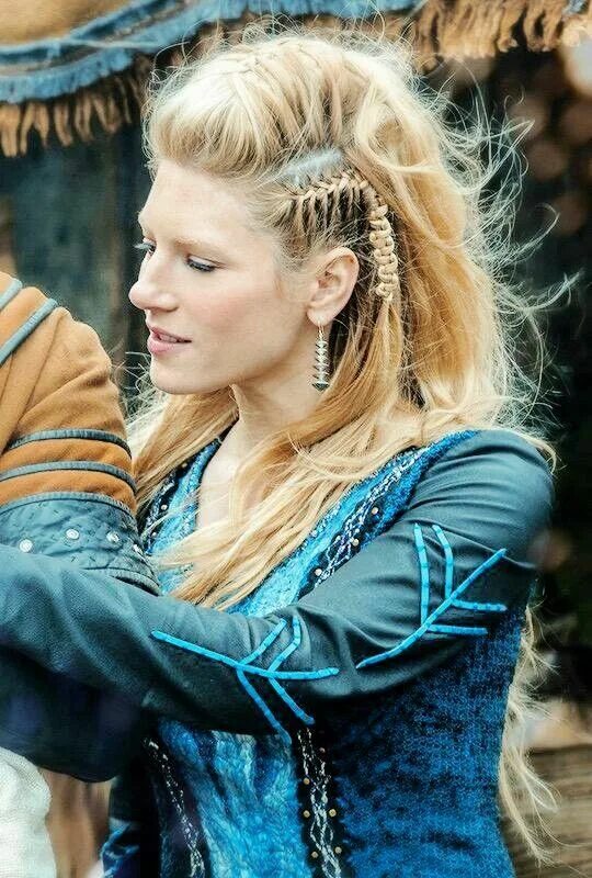 Прически на длинные волосы в стиле викинг Pin by Amanda Conway on Michigan Renaissance Festival Viking hairstyles female, 