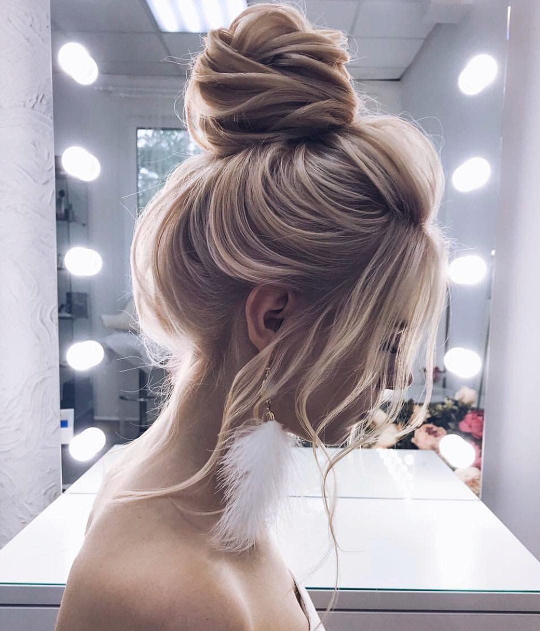 Прически на длинные высокий пучок Свадебные идеи Hair looks, Prom hair, Wedding hairstyles