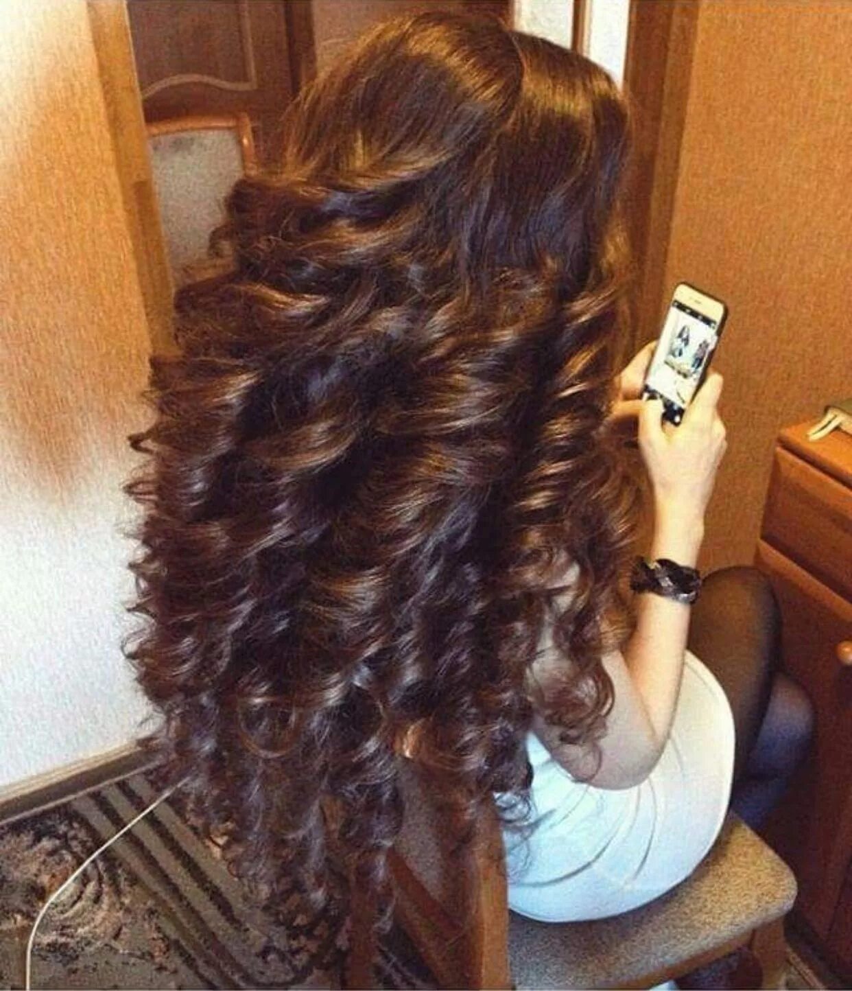 Прически на длинные завиваю волосы Pin on Brunette Beauty Long hair styles, Curls for long hair, Long shiny hair