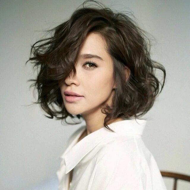 Прически на густые каре Don't make plans. Short wavy hair, Thick hair styles, Messy short hair