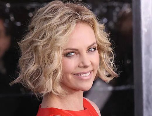 Прически на каре локоны фото Curly wavy bob hairstyle Spiral perm short hair, Short hair waves, Short permed 