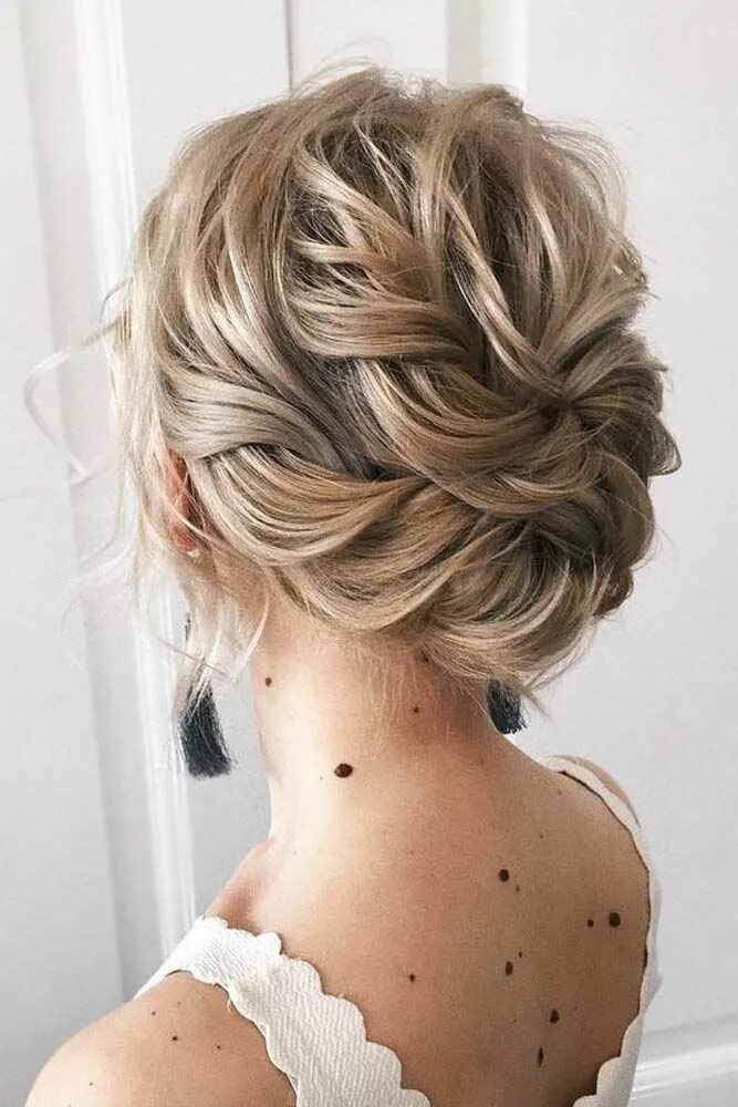 Прически на каре убранные волосы Short Hairstyles To Wear At The Christmas Party Short wedding hair, Short hair s