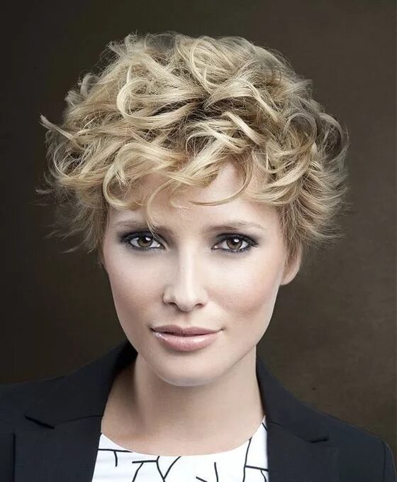 Прически на короткие карвинг Карвинг волос - 125 фото долговременной укладки Short wavy hairstyles for women,