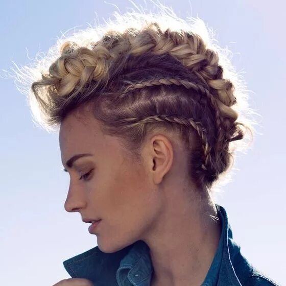 Прически на короткие косы Pin by Marjolein Muller on Kapsels Braided mohawk hairstyles, Mohawk hairstyles,