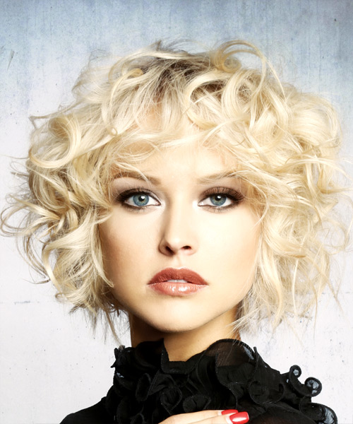 Прически на короткие кудри фото Short Hairstyles for Wavy Hair Short curly haircuts, Curly shag haircut, Platinu