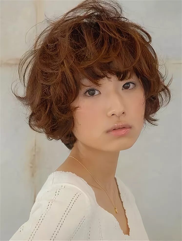 Прически на короткие пушистые волосы Cute face framing finger tousled hairstyle. Asian hair, Curly hair pictures, Sho