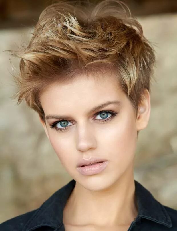 Прически на короткие русые волосы Les tendances coupe de cheveux du printemps été 2018 Thick hair styles, Short ha