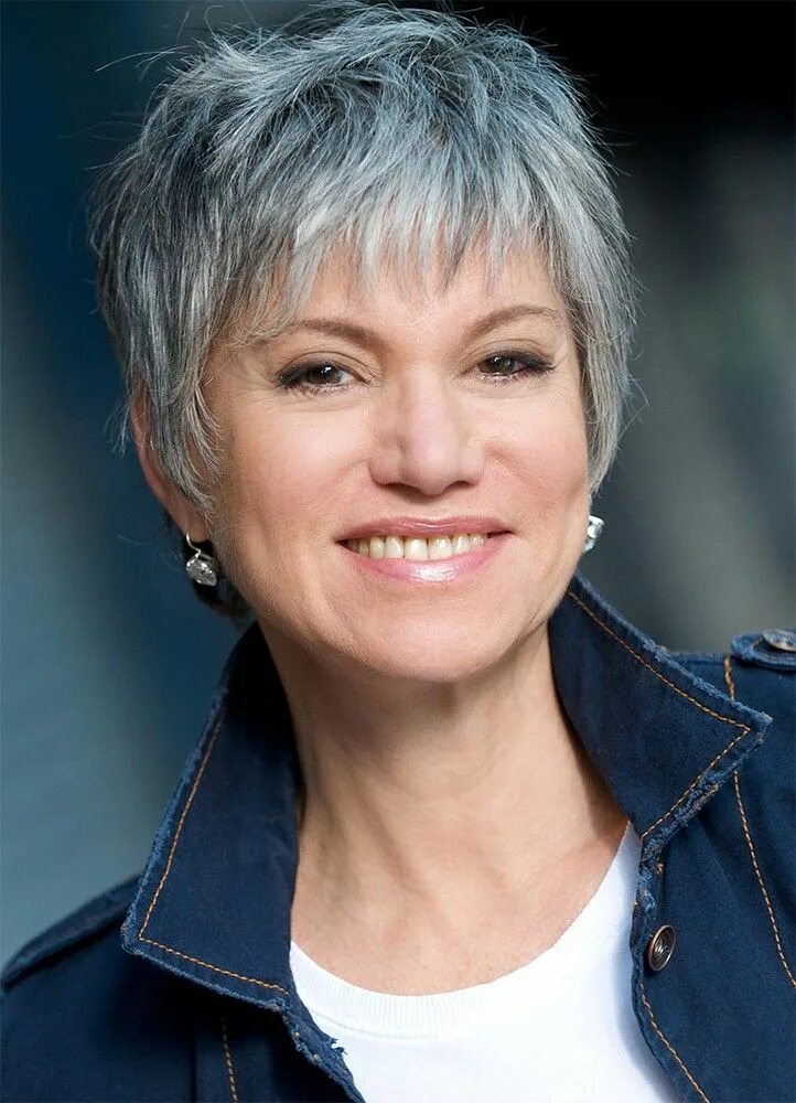 Прически на короткие седые волосы для женщин Found on Bing from www.pinterest.de Short grey hair, Grey hair wig, Pretty gray 