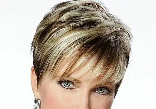 Прически на короткие волосы мелированием Pin by laura hunt on hair Short brown hair with blonde highlights, Short hair hi