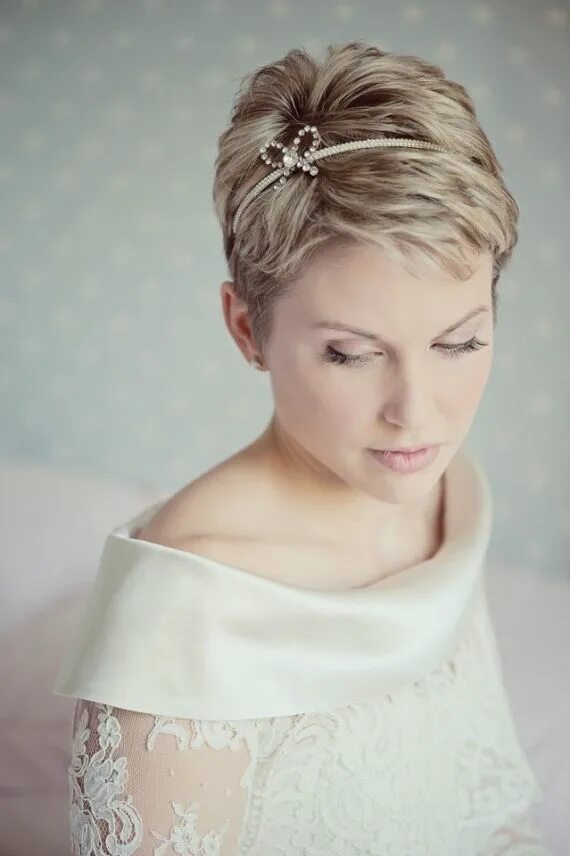 Прически на короткие волосы на свадьбу невесте 10 Brides With Short Hair Show Off Their Chic Style - mywedding Coiffure mariage