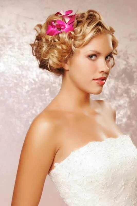 Прически на короткие волосы на свадьбу невесте hairstyles Short wedding hair, Wedding hairstyles for long hair, Bridesmaid hair