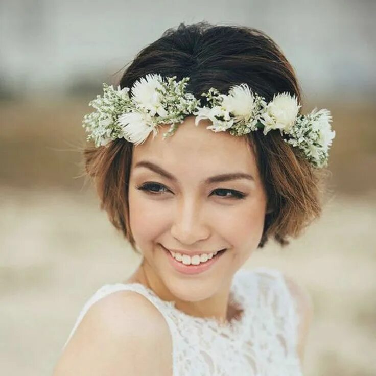 Прически на короткие волосы с цветами 32 Attractive Flower Wedding Hairstyles To Get Inspired #WeddingHairstyles #Wedd