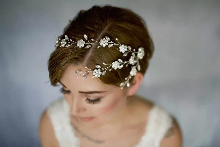 Прически на короткие волосы с украшениями How To Style Wedding Hair Accessories With Short Hair, with Debbie Carlisle Cabe