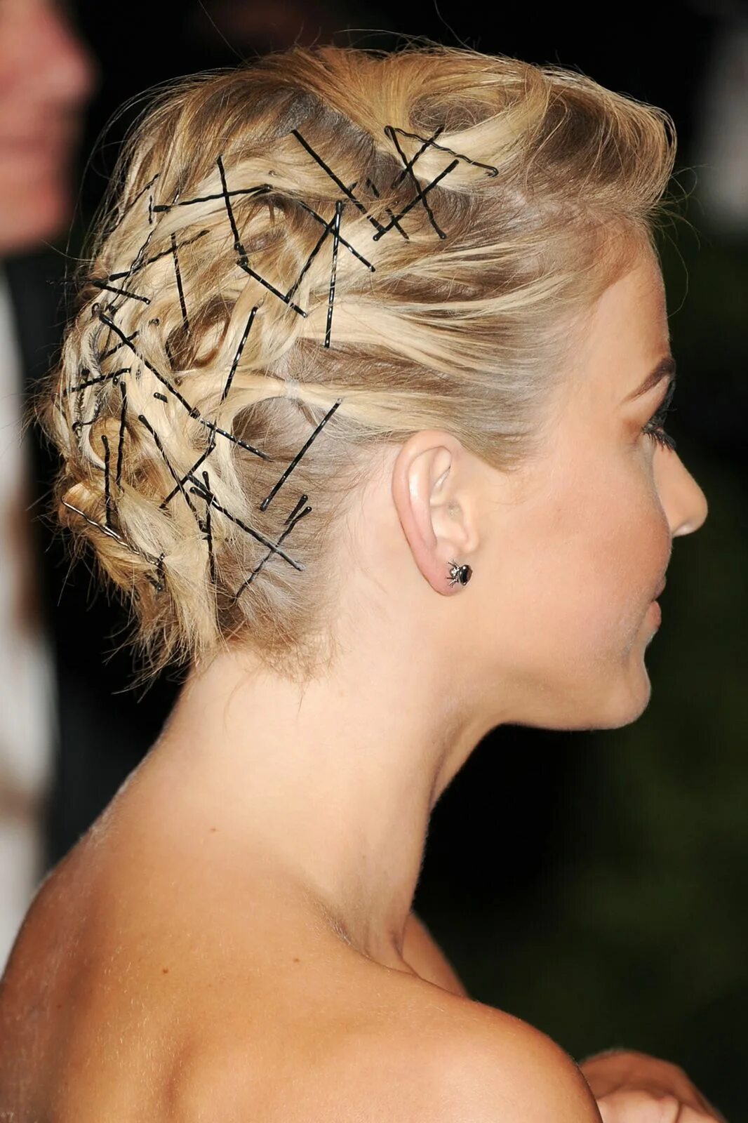 Прически на короткие волосы со шпильками Bobby Pin Hairstyles - Edgy Summer Hair Bobby pin hairstyles, Easy hairstyles fo