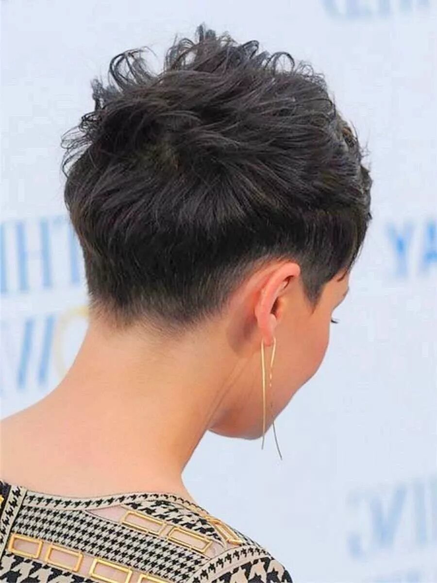 Прически на короткие волосы сзади View source image Pixie haircut for thick hair, Short pixie haircuts, Haircut fo