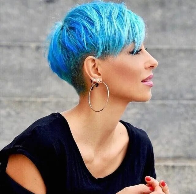 Прически на короткие волосы цвет волос Pixie From @fanniewilkens Short blue hair, Short pixie haircuts, Womens haircuts