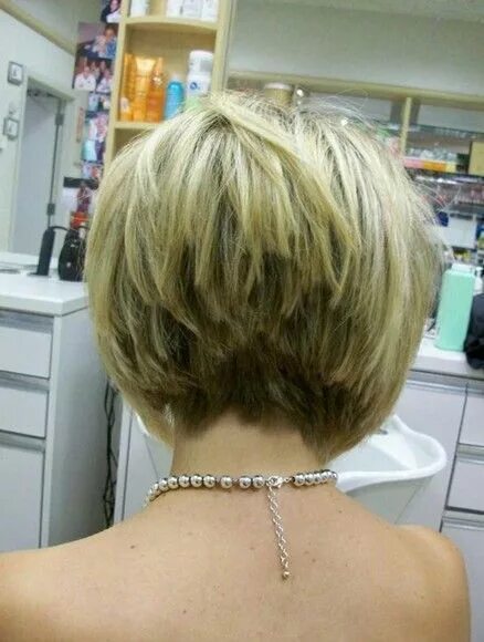 Прически на короткие волосы вид сзади Short Choppy Bob Hairstyles Short bob haircut with angled choppy look in back. M