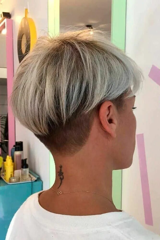 Прически на короткие волосы выбрит затылок Pretty pixie with undercut #undercut #pixiehair ★ Short hairstyles for ..., Pret