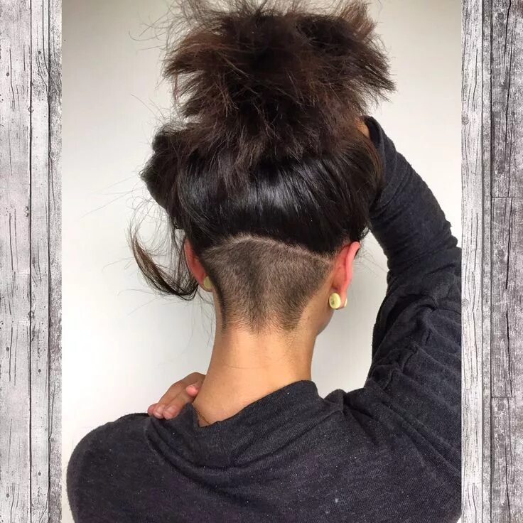 Прически на короткие волосы выбрит затылок Pin by Tracy Burrows (Goins) on Hair Undercut hairstyles, Undercut long hair, Ha