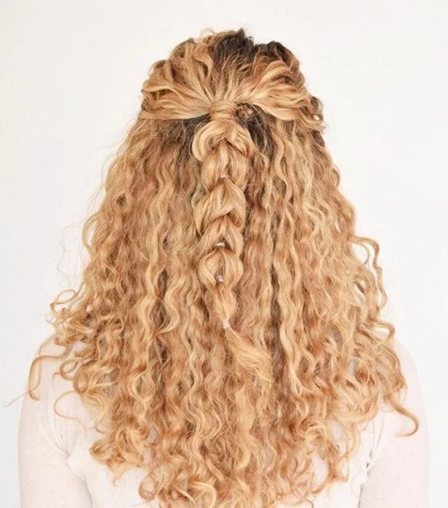 Прически на кудрявые волосы на каждый 30 Hairstyles for Curly Hair That Are Simple and Chic Curly hair styles, Curly h