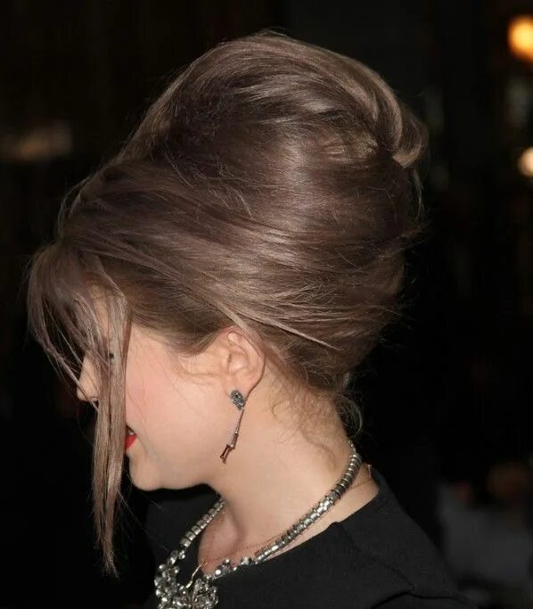 Прически на макушке на средние The Best Fashion Blog Bouffant hair, Womens hairstyles, Hair styles 2014