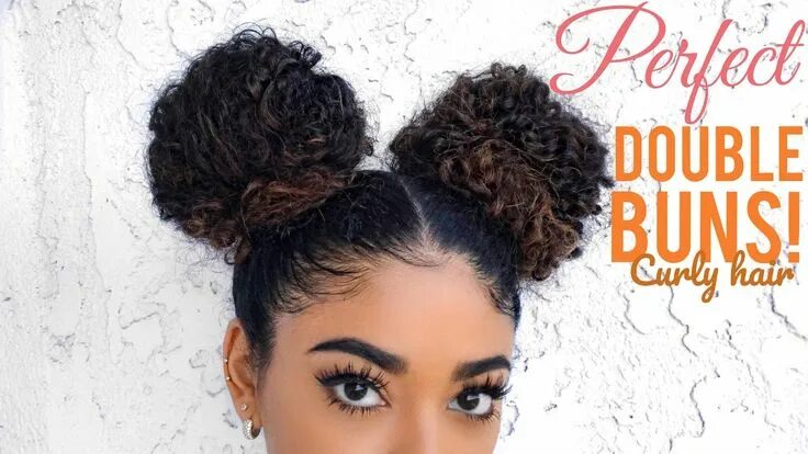 Прически на мелкие волосы PERFECT DOUBLE BUNS - CURLY HAIR jasmeannnn Bun hairstyles, Two buns hairstyle, 